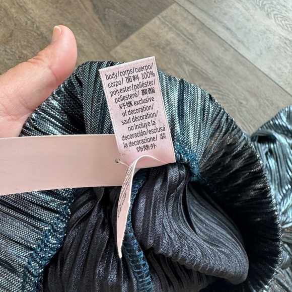 Victoria’s Secret metallic sleeping pants.  Jogger style, women’s size large. - Picture 6 of 9